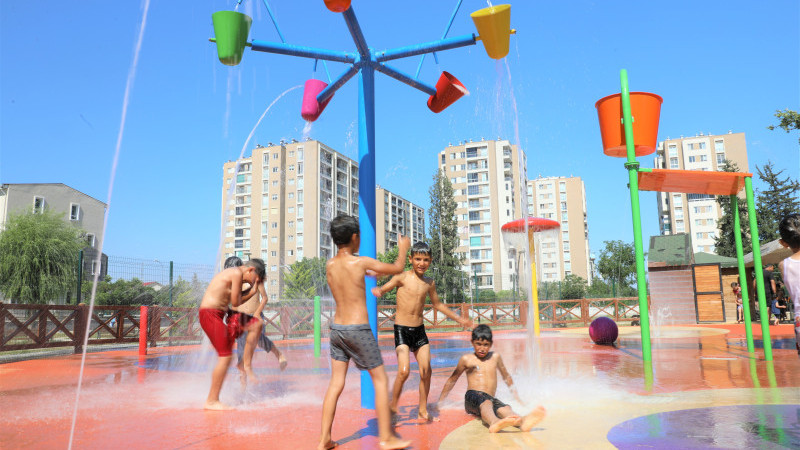 YÜREĞİR BELEDİYESİ SU OYUN PARKLARI AÇILDI
