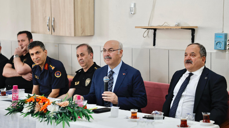 VALİ KÖŞGER SEYHANLILARLA BULUŞTU