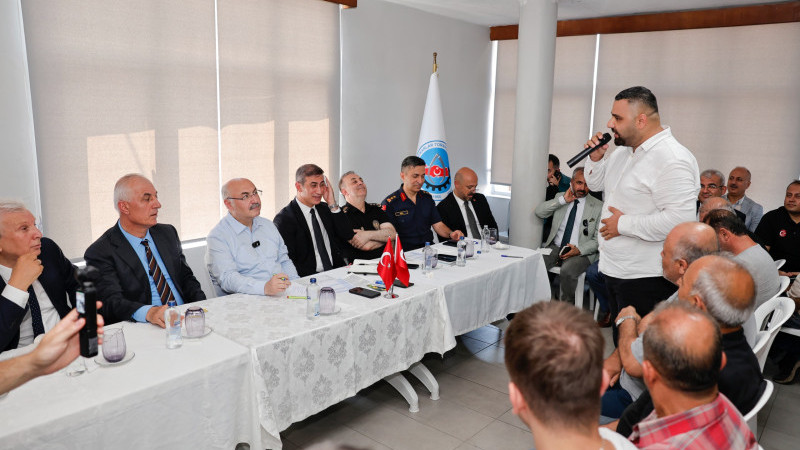 VALİ KÖŞGER YÜREĞİR’DE ESNAF VE VATANDAŞLARLA BULUŞTU