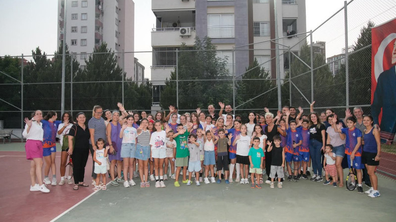 SEYHAN’DA 30 AĞUSTOS COŞKUSU TENİS KORTLARINA TAŞINDI