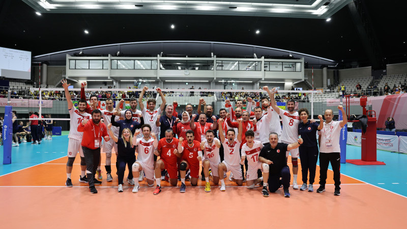 İŞİTME ENGELLİLERDEN BURCU PİŞKİN’E BÜYÜK JEST