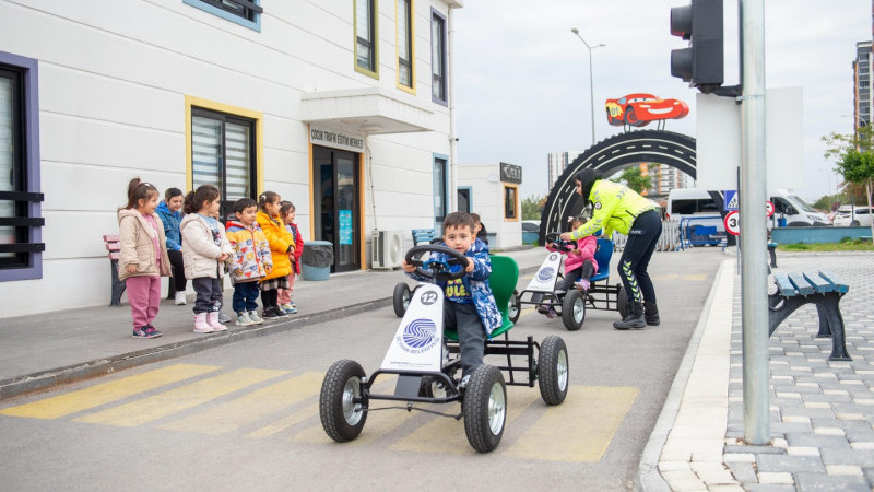 SEYHAN BELEDİYESİ ÇOCUKLARA TRAFİK KÜLTÜRÜ AŞILIYOR