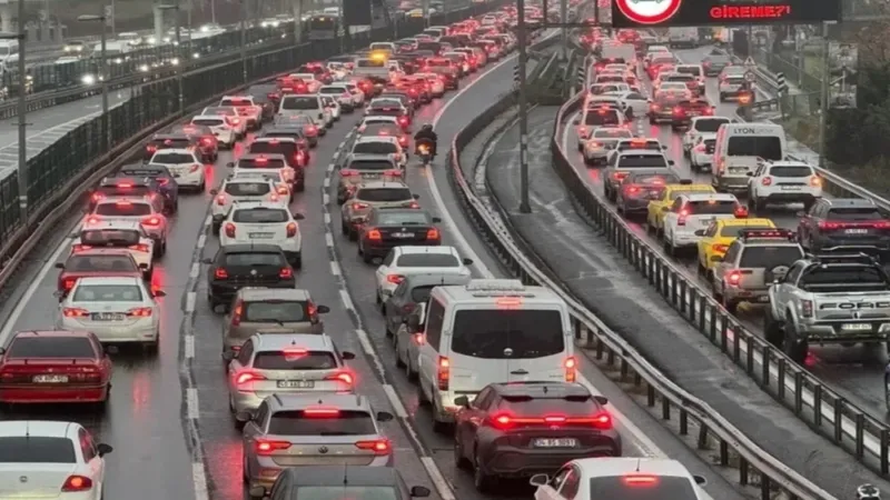 TÜRKİYE'DE 2025'TE 2.36 MİLYON TAŞITIN TRAFİĞE KAYDI YAPILDI