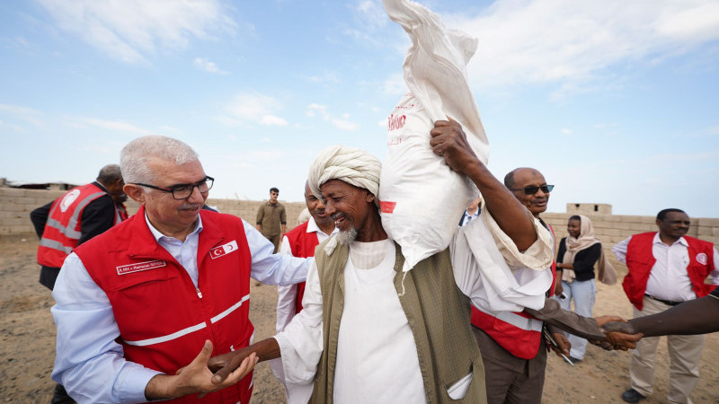 KIZILAY DOST VE KARDEŞ ÜLKE SUDAN’DA YARALARI SARIYOR