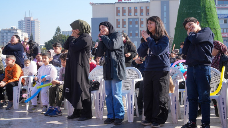 SEYHAN BELEDİYESİNDEN ÇOCUKLARA UNUTULMAZ TATİL ŞENLİĞİ