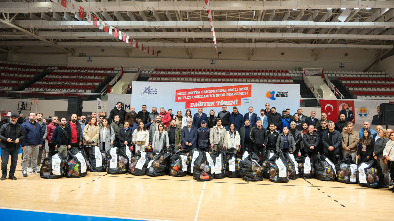 BÜYÜKŞEHİR, 500 OKULA SPOR MALZEMESİ DAĞITTI