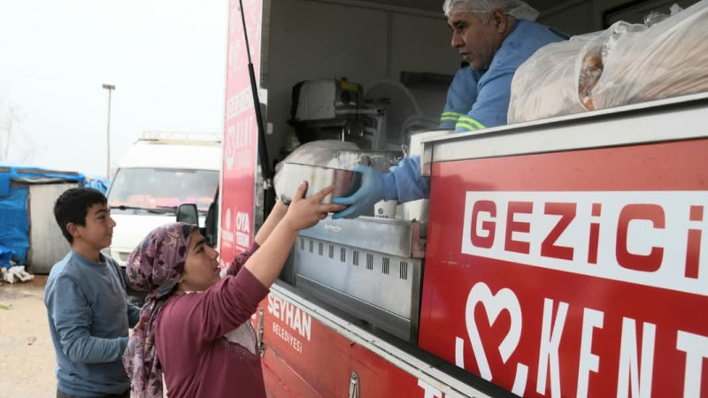 SEYHAN BELEDİYESİNDEN YAĞIŞ MAĞDURLARINA DESTEK ELİ