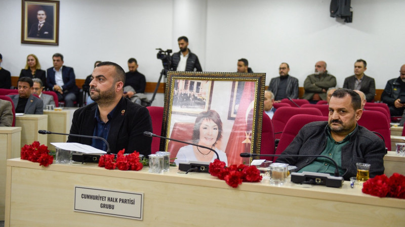 SEYHAN BELEDİYE MECLİSİ’NDE YASEMİN ÇELİK İÇİN DUYGU DOLU ANMA