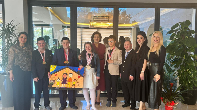 SÜREYYA YAVUZ HANIMEFENDİ ÖZEL GEREKSİNİMLİ EVLATLARIMIZI MİSAFİR ETTİ