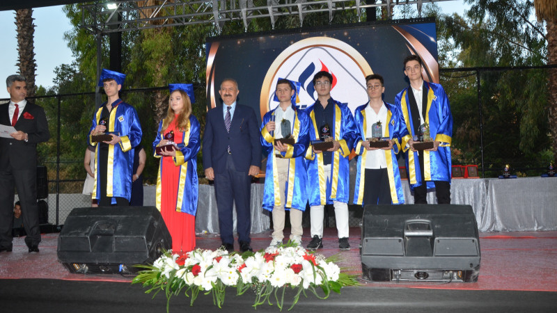 Adana Final Okulları’nda Mezuniyet Coşkusu