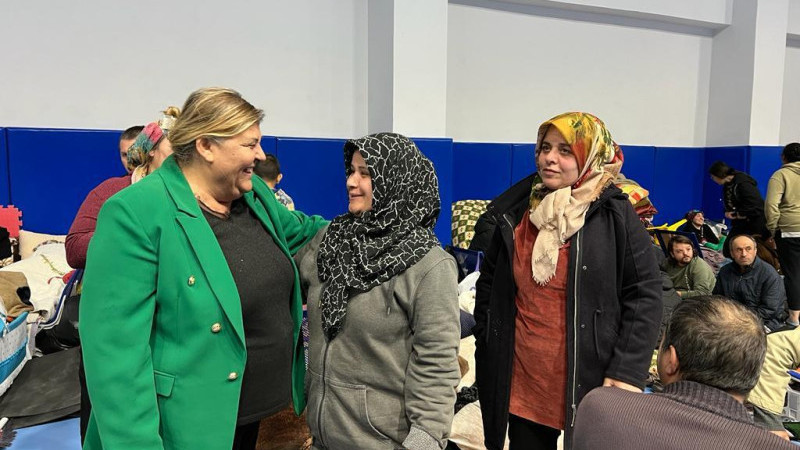 Hülya Erdem’den anne şefkati
