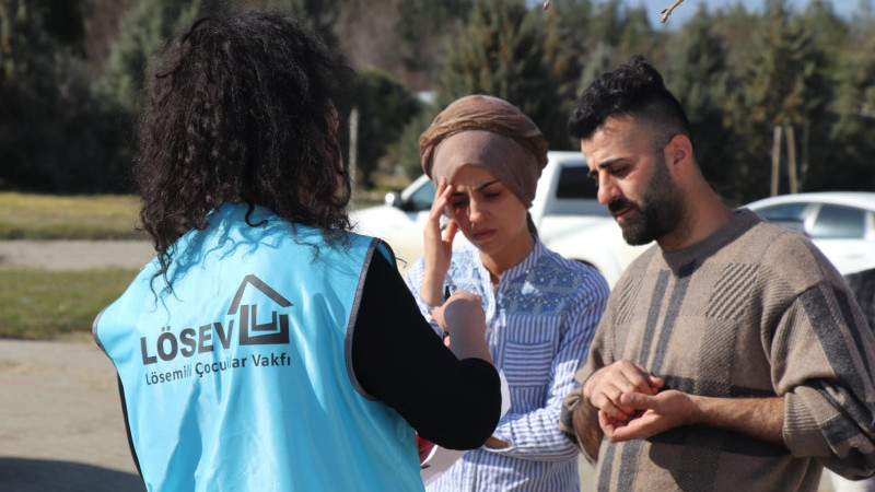 DEPREM AYRI MOLOZ AYRI ÖLDÜRÜYOR