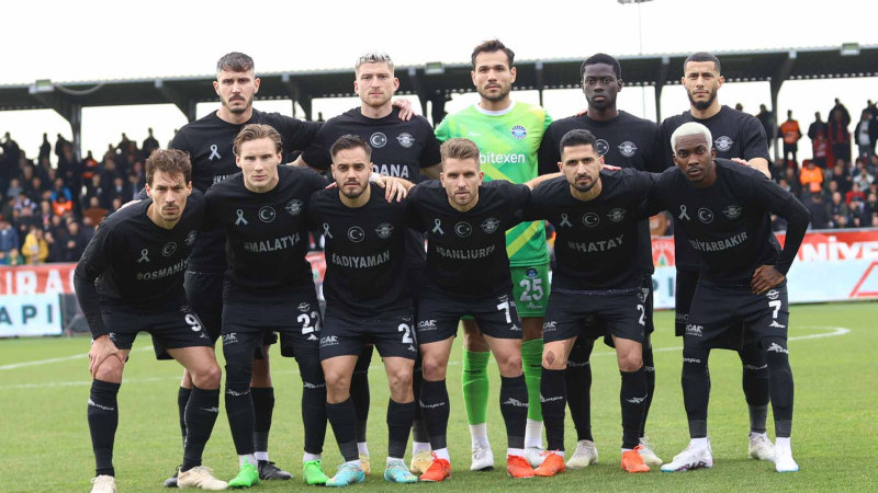 Adana Demirspor, sahaya siyah forma ile çıktı