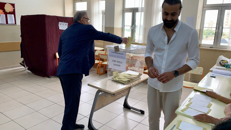 BAŞKAN AKAY OYUNU KULLANDI