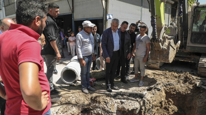 Ulubatlı Hasan Mahallesi’nin altyapısı yenileniyor