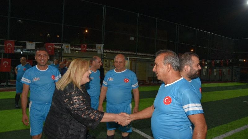 Başkan Hülya Erdem, muhtarlar maçında…