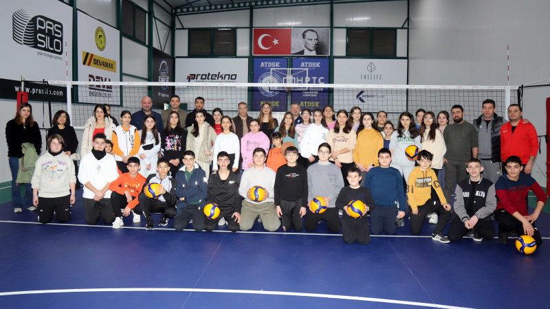 Hataylı depremzede öğrenciler Adana’da