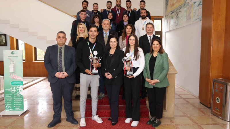 Çukurova Üniversitesi Kadın ve Erkek Voleybol Takımları Rakip Tanımıyor
