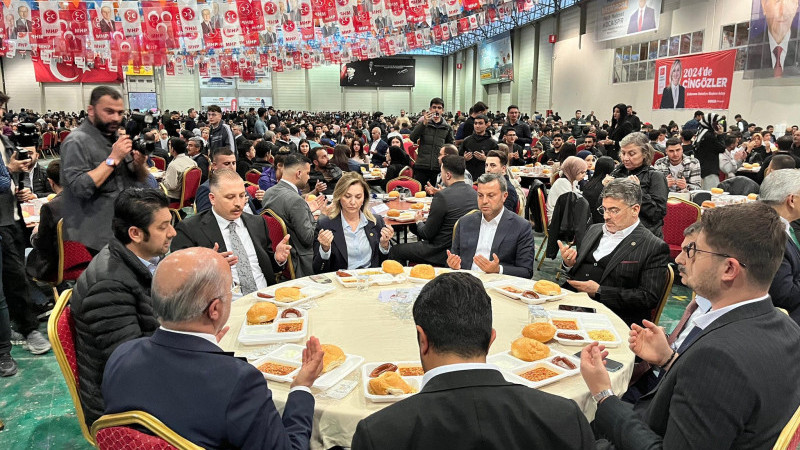 CUMHUR İTTİFAKI GENÇLİĞİ İFTARDA BULUŞTU