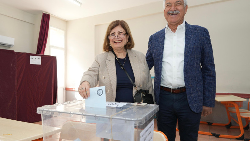 KARALAR OYUNU AİLESİYLE BİRLİKTE KULLANDI