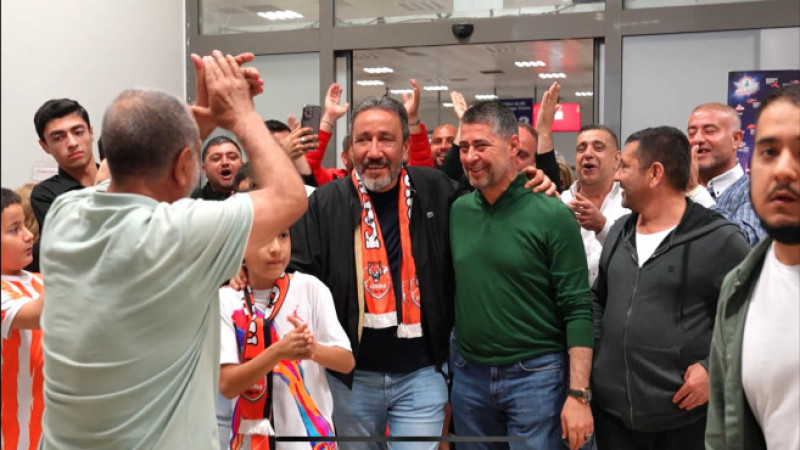 ŞAMPİYONA COŞKULU KARŞILAMA
