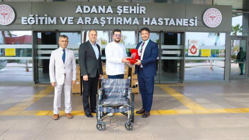 ŞEHİR HASTANESİNE TEKERLEKLİ SANDALYE BAĞIŞLADI