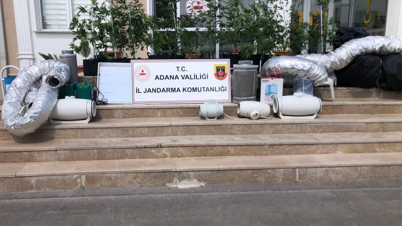 APARTMANDA UYUŞTURUCU YETİŞTİRENLERE SUÇÜSTÜ