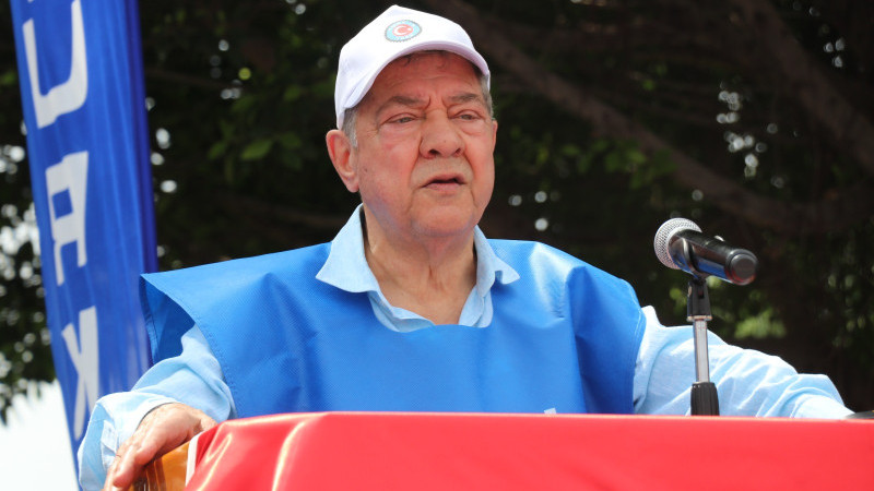 TÜRK-İŞ ALANLARA SIĞMADI