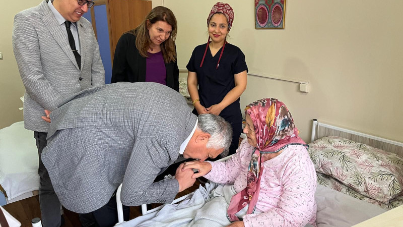 Dünyayı anne sevgisi ve şefkati sarsın