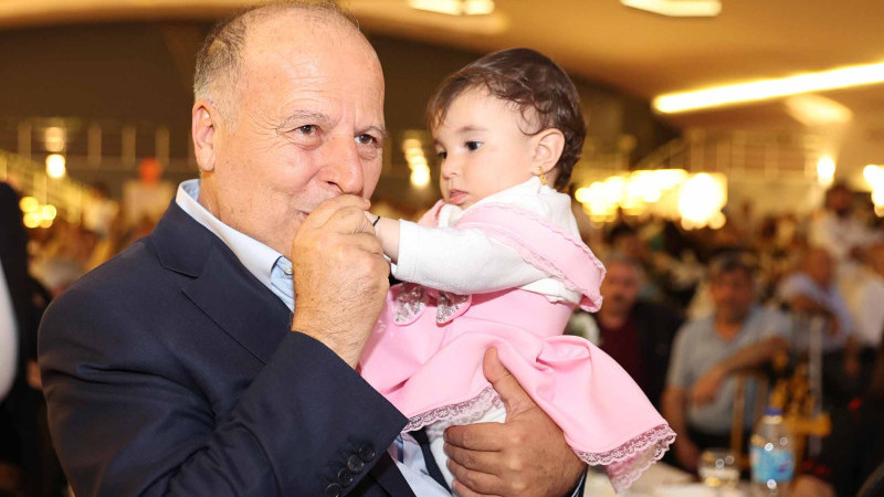 YÜREĞİR BELEDİYESİ’NDEN YENİ DOĞAN BEBEKLERE ‘HOŞ GELDİN’ HEDİYESİ