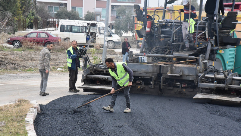 CEYHAN’DA ASFALT ÇALIŞMALARI DEVAM EDİYOR