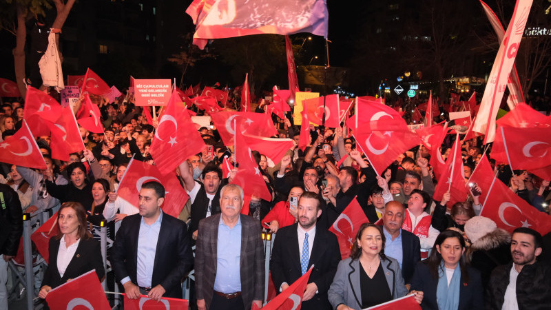 ADANA’DA İMAMOĞLU’NA DESTEK YÜRÜYÜŞ VE MİTİNGLERİ SÜRÜYOR