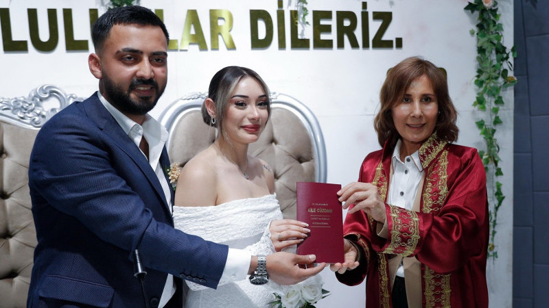 İKRANUR VE AHMET ÇİFTİNİN NİKAHINI BAŞKAN TEKİN KIYDI