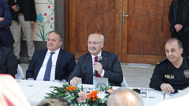 VALİ KÖŞGER, İSMETPAŞA MAHALLESİ'NDE VATANDAŞLARLA BULUŞTU