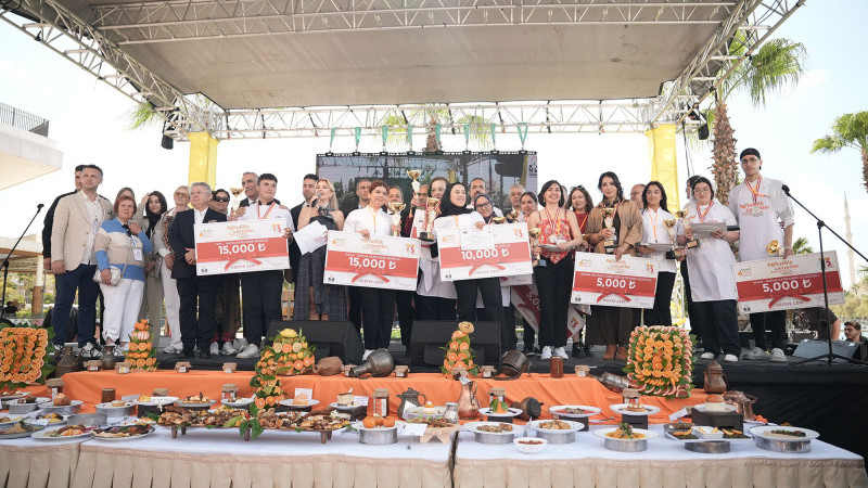 KARNAVALIN EN 'LEZİZ' YARIŞMASINDA BÜYÜK REKABET YAŞANDI