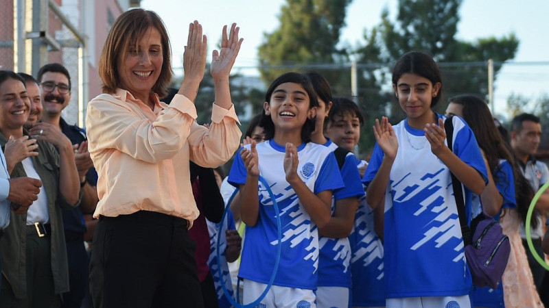 SEYHAN’DA SPOR TESİSLERİ YENİLENİYOR