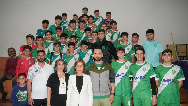 SEYHAN BELEDİYESİ, İŞİTME ENGELLİLERİ SAHADA BULUŞTURDU