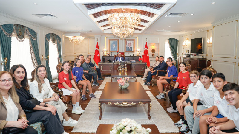 VALİ YAVUZ SELİM KÖŞGER, TENİSÇİLERİ KABUL ETTİ