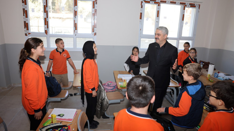 BAŞKAN AVAN, SINIF BAŞKANI SARI'NIN SÖZÜNÜ YERDE BIRAKMADI