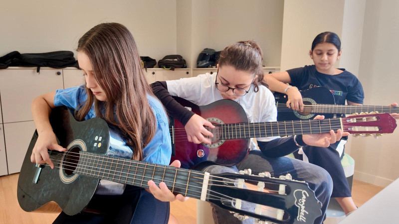 SARIÇAM’DA SAZ VE GİTAR KURSLARI BAŞLADI