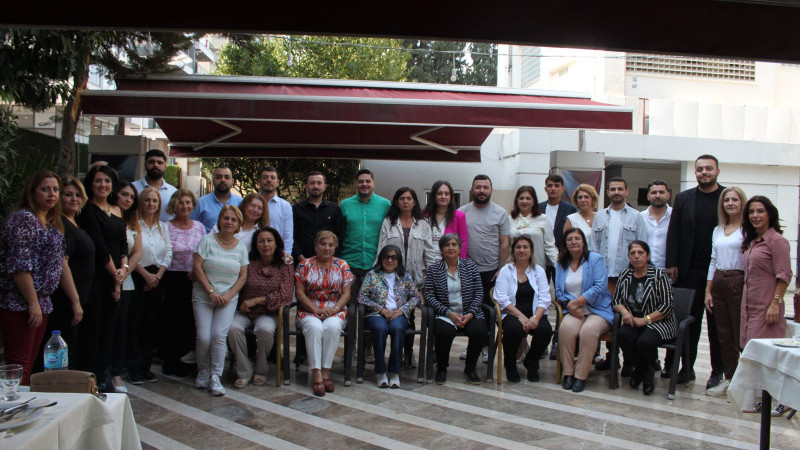 CHP’DE KADINLAR VE GENÇLER EL ELE