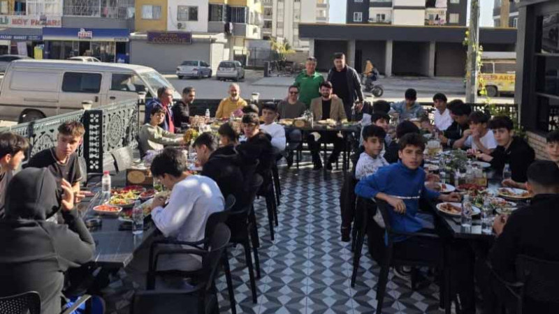 ÇUKUROVA GENÇLİK U14'E MORAL YEMEĞİ