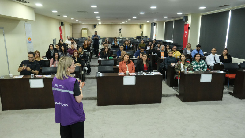 ADANA BÜYÜKŞEHİR BELEDİYESİ'NDEN VELİLERE YÖNELİK EĞİTİM