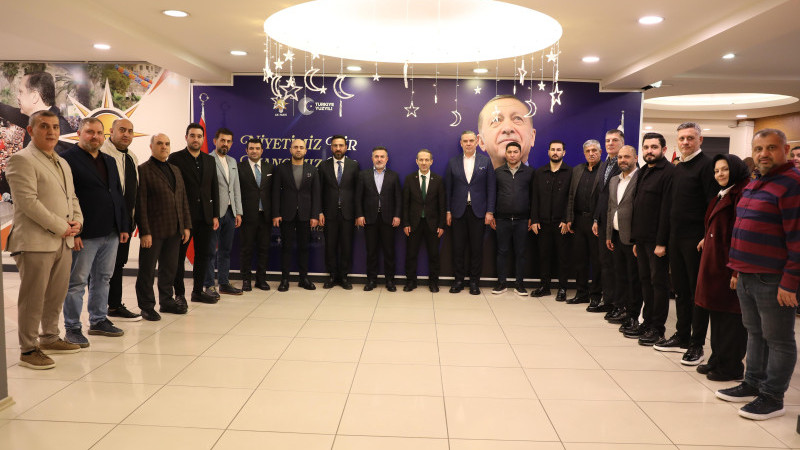 AK PARTİ MKYK ÜYESİ AKYÜZ ADANA'DA RAMAZAN PROGRAMLARINA KATILDI