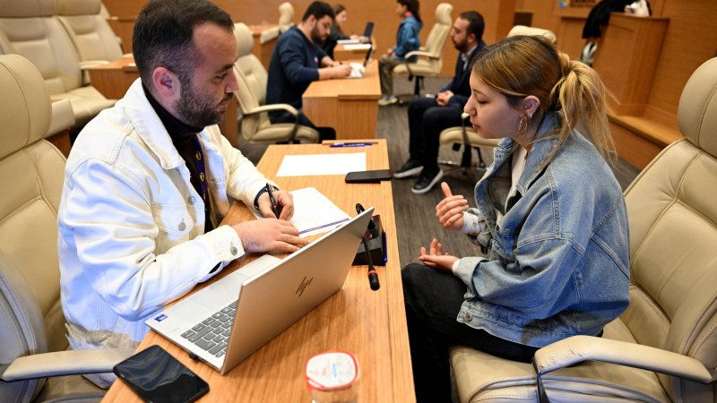 ÇUKUROVA BELEDİYESİ KARİYER GÜNLERİ YOĞUN KATILIMLA GERÇEKLEŞTİRİLDİ