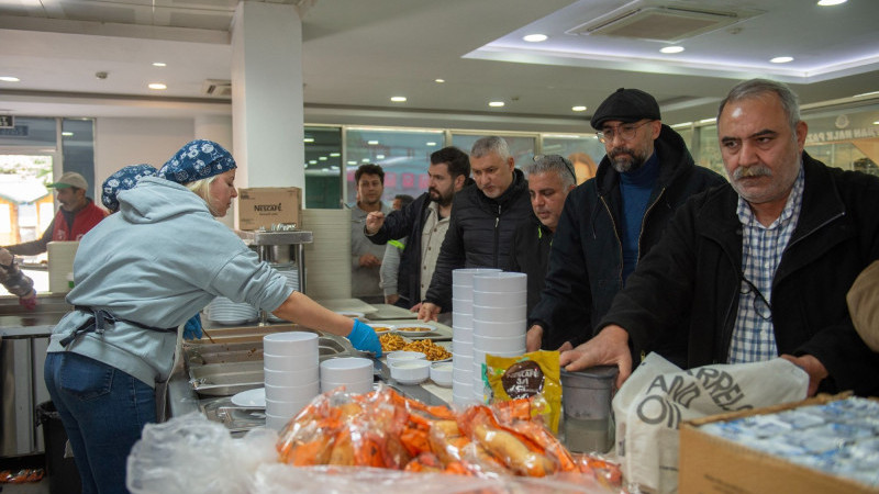 SEYHAN’DA RAMAZAN SOFRALARI DAYANIŞMA İÇİN KURULUYOR