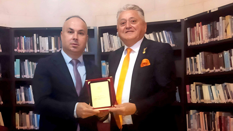 Adanalı şair ve yazarlar “Kütüphaneler iyileştirir” diyecek