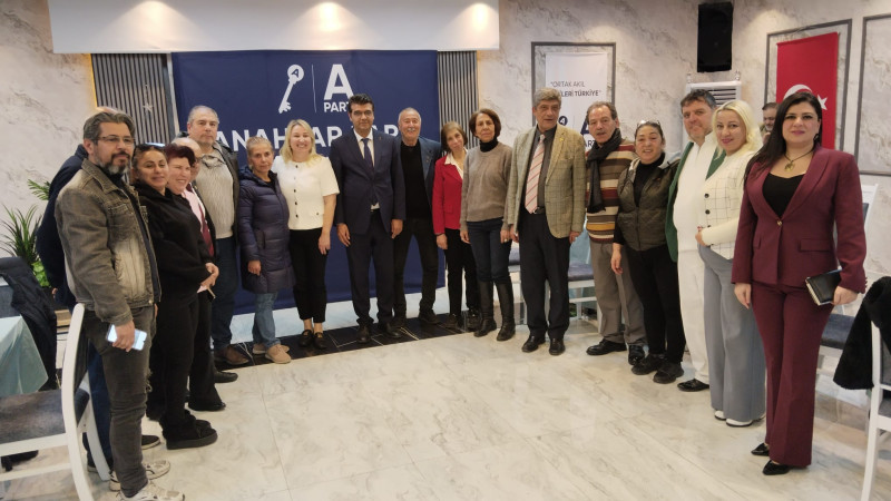 ANAHTAR PARTİ ADANA İL TEŞKİLATI’NDAN ANLAMLI AİLE İFTARI