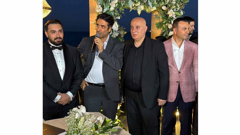 ÜNLÜ İSİMLER NİKAH ŞAHİDİ OLDU