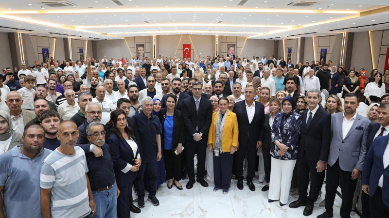 AK PARTİ ADANA’DA 25. KURULUŞ YIL DÖNÜMÜ COŞKUSU